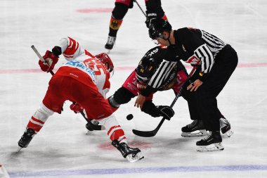 KREFELD, ALMANY 10 Kasım 2022: weJSE Hristiyan. Deutschland Kupası 2022, Almanya - Yayla-Arena 'da Danimarka 