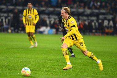 MENCHENGLADBACH, ALMANY - 11 Kasım 2022 Julian Brandt. Bundesliga Borussia Moenchengladbach - Borussia Dortmund futbol karşılaşması