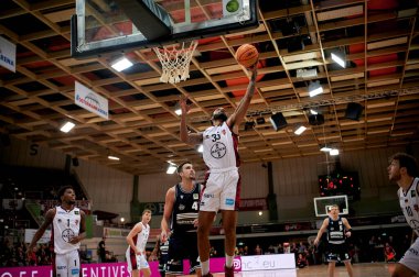 LEVERKUSEN, ALMANY 16 YIL 2022 BARMER 2. Basketbol Bundesliga 'sı. Basketbol maçı Bayer Giants Leverkusen Medipolis SC Jena 'ya karşı