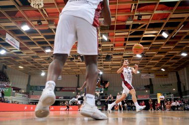 LEVERKUSEN, ALMANY 16 YIL 2022 BARMER 2. Basketbol Bundesliga 'sı. Basketbol maçı Bayer Giants Leverkusen Medipolis SC Jena 'ya karşı