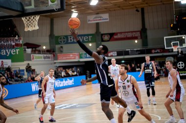 LEVERKUSEN, ALMANY 16 YIL 2022 BARMER 2. Basketbol Bundesliga 'sı. Basketbol maçı Bayer Giants Leverkusen Medipolis SC Jena 'ya karşı