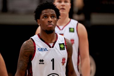 LEVERKUSEN, ALMANY - 16, 2022: Xavier Bishop. Barmen 2. Basketbol Bundesliga 'sı. Basketbol maçı Bayer Giants Leverkusen Medipolis SC Jena 'ya karşı