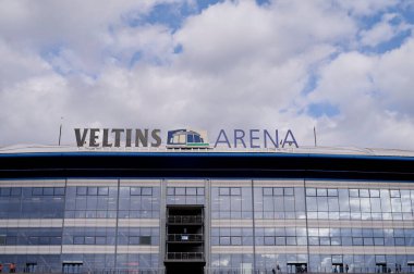 GELSENKIRCHEN, GERMANY - 2 Ekim 2022 Veltins Arena. Bundesliga FC Schalke 04 - Augsburg futbol karşılaşması