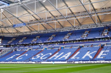 GELSENKIRCHEN, GERMANY - 2 Ekim 2022 Veltins Arena. Bundesliga FC Schalke 04 - Augsburg futbol karşılaşması