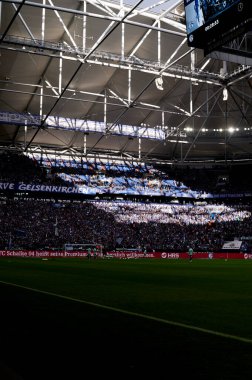 GELSENKIRCHEN, GERMANY - 2 Ekim 2022 Veltins Arena. Bundesliga FC Schalke 04 - Augsburg futbol karşılaşması