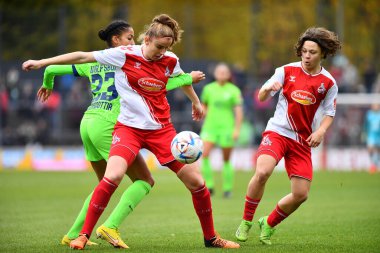 ALMANY, COLOGNE - 27 YIL 2022 Kadınlar Bundesliga 1.FC Koeln Frauen-VfL Wolfsburg Frauen maçı