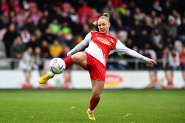 ALMANY, COLOGNE - 27 YIL 2022 Weronika Zawistowska. Bayanlar Bundesliga 1.FC Koeln Frauen-VfL Wolfsburg Frauen maçı