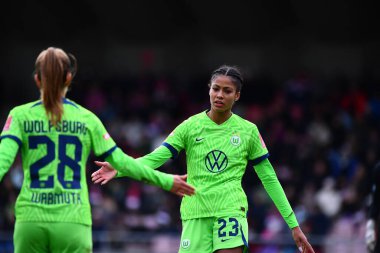 ALMANY, COLOGNE - 27 YIL 2022: Sveindis Jane Jonsdottir, Tabea Wassmuth. Bayanlar Bundesliga 1.FC Koeln Frauen-VfL Wolfsburg Frauen maçı