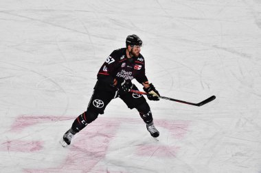 COLOGNE, ALMANE - 3 ARALIK 2022 Kış Oyunu. Hokey maçı DEL Koelner Haie - Adler Mannheim