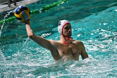 DUISBURG, Almanya - 07 Aralık 2022: 1 Waterpolo maçı. Bundesliga Vorrunde A ASC Duisburg vs Wfr. Spandau 04