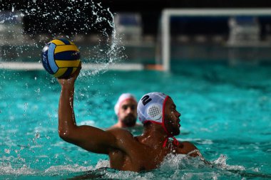 DUISBURG, Almanya - 07 Aralık 2022: 1 Waterpolo maçı. Bundesliga Vorrunde A ASC Duisburg vs Wfr. Spandau 04