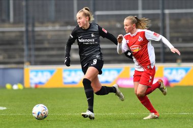 11 ARALIK 2022 Janina Minge, Laura Donhauser 'a ait. Bayanlar Bundesliga 1.FC Koeln-SC Freiburg maçı