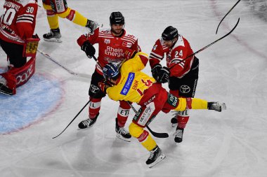 COLOGNE, Almanya - 16 Aralık 2022 Hokey maçı DeL Koelner Haie - Duesseldorfer EG