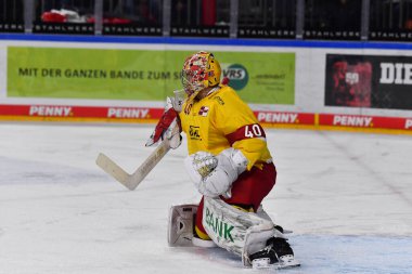 COLOGNE, Almanya - 16 Aralık 2022 Hokey maçı DeL Koelner Haie - Duesseldorfer EG