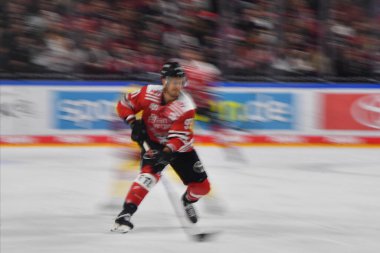 COLOGNE, Almanya - 16 Aralık 2022 Hokey maçı DeL Koelner Haie - Duesseldorfer EG