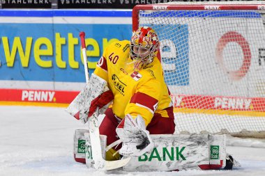 COLOGNE, Almanya - 16 Aralık 2022 Hokey maçı DeL Koelner Haie - Duesseldorfer EG