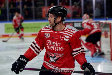 COLOGNE, ALMANY - 2 HAZİRAN 2023 Hokey maçı DeL Koelner Haie - Dusseldorfer EG 