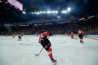 COLOGNE, ALMANY - 2 HAZİRAN 2023 Hokey maçı DeL Koelner Haie - Dusseldorfer EG 