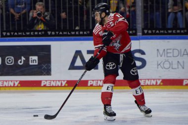 COLOGNE, ALMANY - 2 HAZİRAN 2023 Hokey maçı DeL Koelner Haie - Dusseldorfer EG 