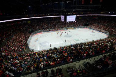 COLOGNE, ALMANY - 2 HAZİRAN 2023 Hokey maçı DeL Koelner Haie - Dusseldorfer EG 