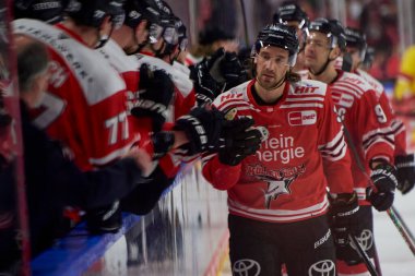 COLOGNE, ALMANY - 2 HAZİRAN 2023 Hokey maçı DeL Koelner Haie - Dusseldorfer EG 