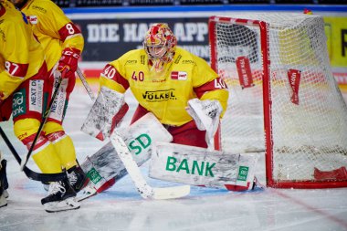 COLOGNE, ALMANY - 2 HAZİRAN 2023 Hokey maçı DeL Koelner Haie - Dusseldorfer EG 