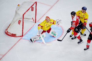 COLOGNE, ALMANY - 2 HAZİRAN 2023 Hokey maçı DeL Koelner Haie - Dusseldorfer EG 