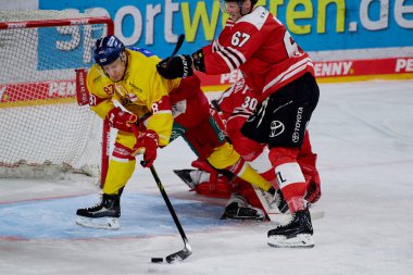 COLOGNE, ALMANY - 2 HAZİRAN 2023 Hokey maçı DeL Koelner Haie - Dusseldorfer EG 