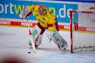 COLOGNE, ALMANY - 2 HAZİRAN 2023 Hokey maçı DeL Koelner Haie - Dusseldorfer EG 