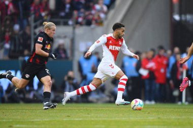 COLOGNE, ALMANY - 04.02.23 Linton Maina. Maç 1 'de. Bundesliga 1.FC Koeln RB Leipzig 'e karşı RHEIN ENERGIE STADION