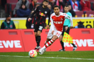 COLOGNE, ALMANY - 04.02.23 Linton Maina. Maç 1 'de. Bundesliga 1.FC Koeln RB Leipzig 'e karşı RHEIN ENERGIE STADION