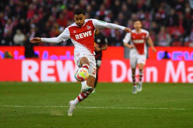 COLOGNE, ALMANY - 04.02.23 Linton Maina. Maç 1 'de. Bundesliga 1.FC Koeln RB Leipzig 'e karşı RHEIN ENERGIE STADION