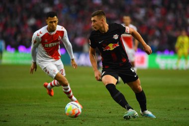 COLOGNE, ALMANY - 04.02.23 Willi Orban. Maç 1 'de. Bundesliga 1.FC Koeln RB Leipzig 'e karşı RHEIN ENERGIE STADION