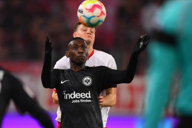 COLOGNE, ALMANY - 12.02.23: Randal Kolo Muani. Maç 1 'de. Bundesliga 1. FC Koeln Eintracht Frankfurt 'a karşı Rhein Enerji Stadyumu