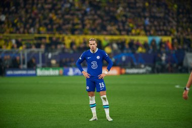 DORTMUND, GERMANY - 15.02.23: Mykhailo Mudryk Maç sırasında UEFA Şampiyonlar Ligi Borussia Dortmund FC Chelsea 'ye karşı SIGNAL IDUNA PARK