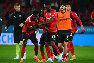 LEVERKUSEN, GERMANY - 19.03.23: Timothy Fosu-Mensah, Sardar Azmoun, Odilon Kossounou Bundesliga maçından sonra Bayer 04 Leverkusen, Bayarena 'da FC Bayern Muenchen' e karşı
