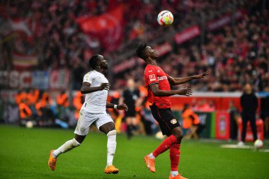 LEVERKUSEN, ALMANY - 19.03.23: Odilon Kossounou vs Sadio Mane. Bundesliga maçı Bayer 04 Leverkusen, Bayarena 'da Bayern Muenchen' e karşı.
