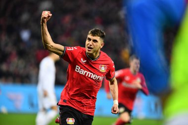 LEVERKUSEN, ALMANY - 19.03.23: Exequiel Palacios amacını kutluyor. Bundesliga maçı Bayer 04 Leverkusen, Bayarena 'da Bayern Muenchen' e karşı.