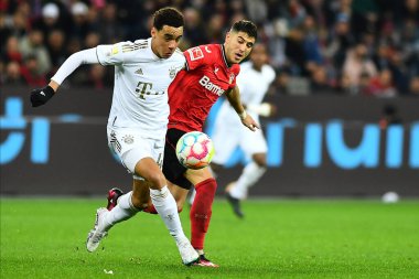 LEVERKUSEN, ALMANY - 19.03.23: Jamal Musiala, Exequiel Palacios. Bundesliga maçı Bayer 04 Leverkusen, Bayarena 'da Bayern Muenchen' e karşı.