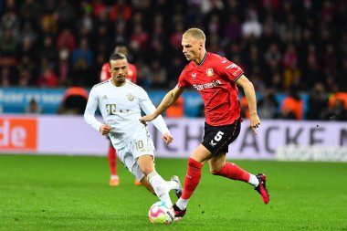 LEVERKUSEN, ALMANY - 19.03.23 Mitchel Bakker. Bundesliga maçı Bayer 04 Leverkusen, Bayarena 'da Bayern Muenchen' e karşı.