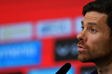 LEVERKUSEN, ALMANY - 19.03.23: Xabi Alonso. Bundesliga maçı Bayer 04 Leverkusen, Bayarena 'da Bayern Muenchen' e karşı.