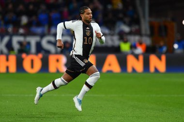 Mainz, Almanya - 25.03.23 Serge Gnabry. MEWA Arena 'da Almanya ile Peru arasındaki futbol maçı