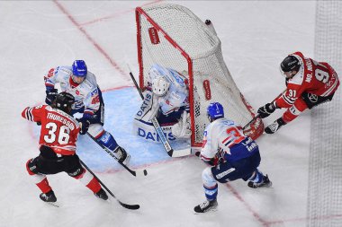 COLOGNE, Almanya - 26.03.23: Hokey maçı DEL KOELNER HAIE - Lanxess Arena 'da Adler MANNHEIM