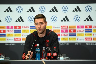 COLOGNE, ALMANY - 27.03.23: Koen Casteels. Maç öncesi basın toplantısı. Rhei Enerji Stadyumu 'nda Almanya ile Belçika arasındaki futbol maçı