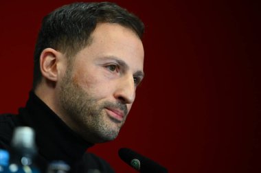 COLOGNE, ALMANY - 27.03.23: Domenico Tedesco, Belçika teknik direktörü. Maç öncesi basın toplantısı. Rhei Enerji Stadyumu 'nda Almanya ile Belçika arasındaki futbol maçı