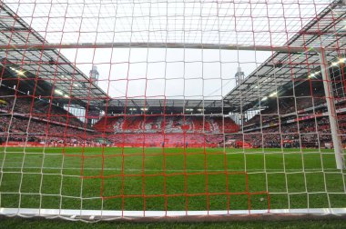 COLOGNE, ALMANY - 02.04.23 Bundesliga 1 'in futbol maçı. FC Koeln, Borussia Moenchengladbach 'a karşı. Rhein Enerji Stadyumunda