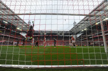 COLOGNE, ALMANY - 02.04.23 Bundesliga 1 'in futbol maçı. FC Koeln, Borussia Moenchengladbach 'a karşı. Rhein Enerji Stadyumunda