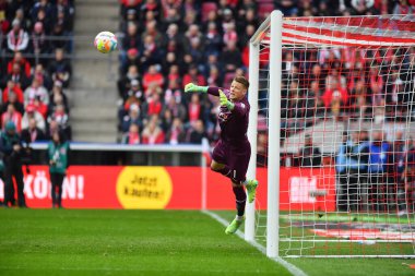COLOGNE, ALMANY - 02.04.23: Jonas Omlin, Bundesliga 1 'in futbol maçı. FC Koeln, Borussia Moenchengladbach 'a karşı. Rhein Enerji Stadyumunda