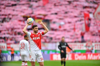 COLOGNE, ALMANY - 02.04.23: Jonas Hector (kaptan), Bundesliga 1 'in futbol maçı. FC Koeln, Borussia Moenchengladbach 'a karşı. Rhein Enerji Stadyumunda