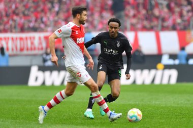 COLOGNE, ALMANY - 02.04.23: Jonas Hector (kaptan), Bundesliga 1 'in futbol maçı. FC Koeln, Borussia Moenchengladbach 'a karşı. Rhein Enerji Stadyumunda